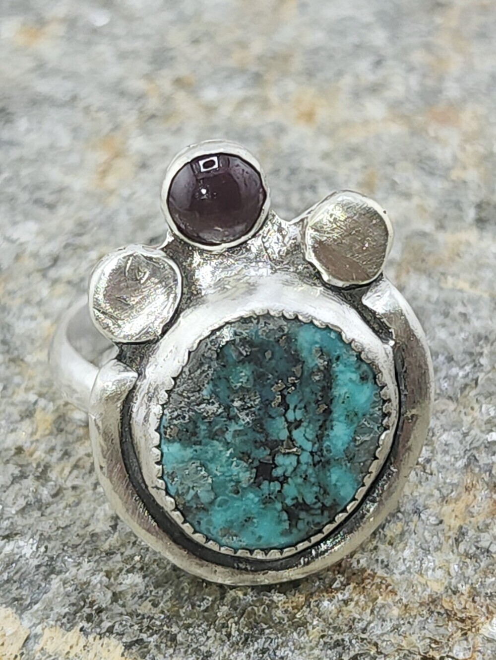 TURQUOISE & GARNET RING HANDMADE IN RECYCLED STERLING SILVER METAL Size 9 - Picture 6 of 15